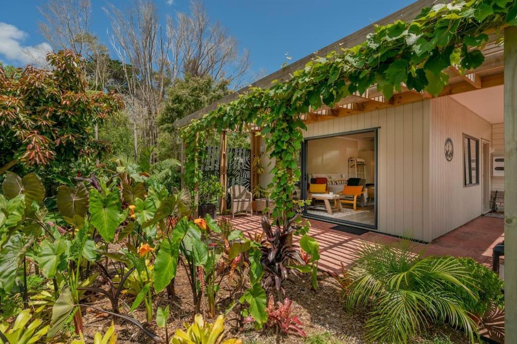 On The Point Apartment Whitianga Exterior photo